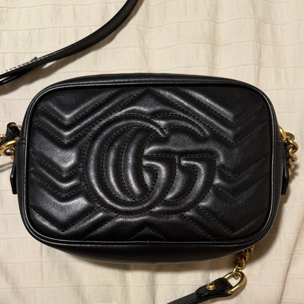 Gucci Mini Marmont Crossbody - Picture 4 of 10